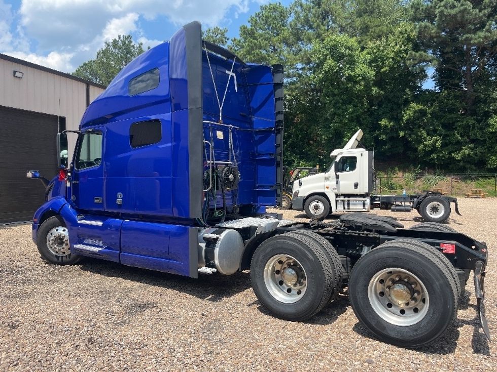 Sleeper Tractor-Heavy Duty Tractors-Volvo-2020-VNL64760-Suwanee-GA-512,230\n\t\tmiles-$ 68,750 - Image 5