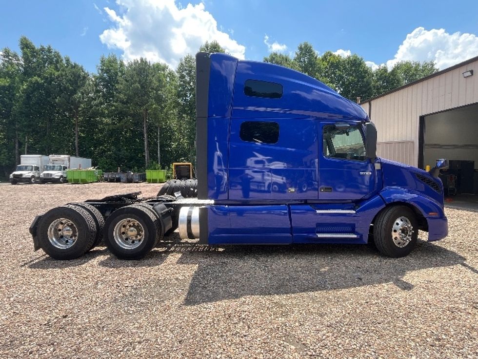 Sleeper Tractor-Heavy Duty Tractors-Volvo-2020-VNL64760-Suwanee-GA-512,230\n\t\tmiles-$ 68,750 - Image 8