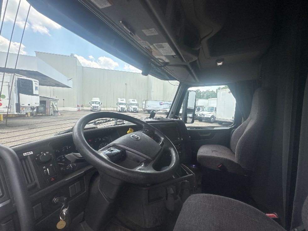 Sleeper Tractor-Heavy Duty Tractors-Volvo-2020-VNL64760-Wixom-MI-355,000\n\t\tmiles-$ 73,250 - Image 10