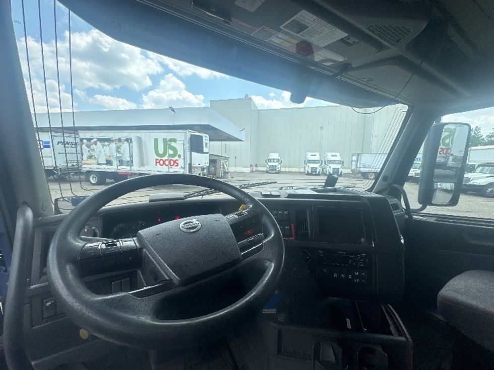 Sleeper Tractor-Heavy Duty Tractors-Volvo-2020-VNL64760-Wixom-MI-355,000\n\t\tmiles-$ 73,250 - Image 11