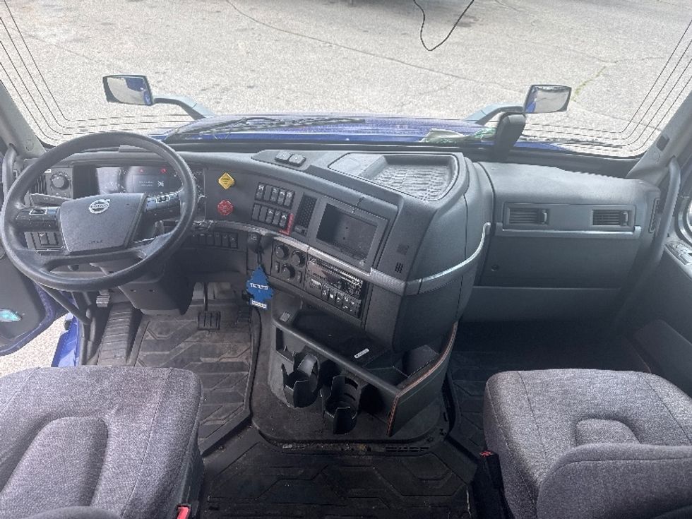 Sleeper Tractor-Heavy Duty Tractors-Volvo-2020-VNL64760-Wixom-MI-355,000\n\t\tmiles-$ 73,250 - Image 12