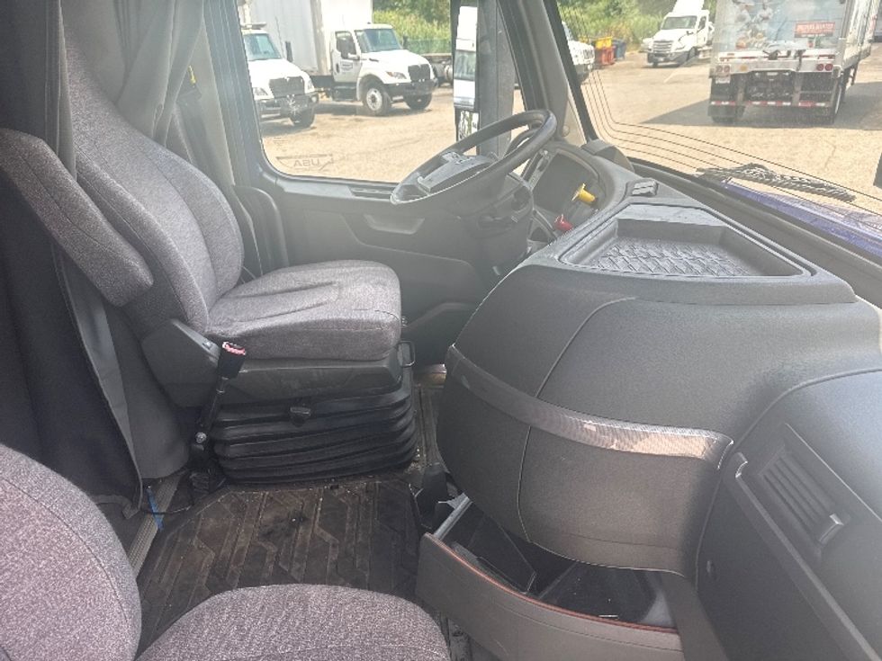 Sleeper Tractor-Heavy Duty Tractors-Volvo-2020-VNL64760-Wixom-MI-355,000\n\t\tmiles-$ 73,250 - Image 15