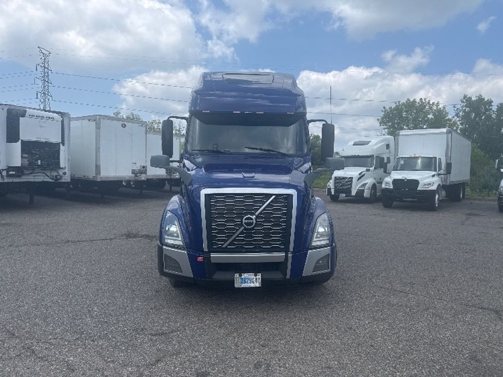 Sleeper Tractor-Heavy Duty Tractors-Volvo-2020-VNL64760-Wixom-MI-355,000\n\t\tmiles-$ 73,250 - Image 2