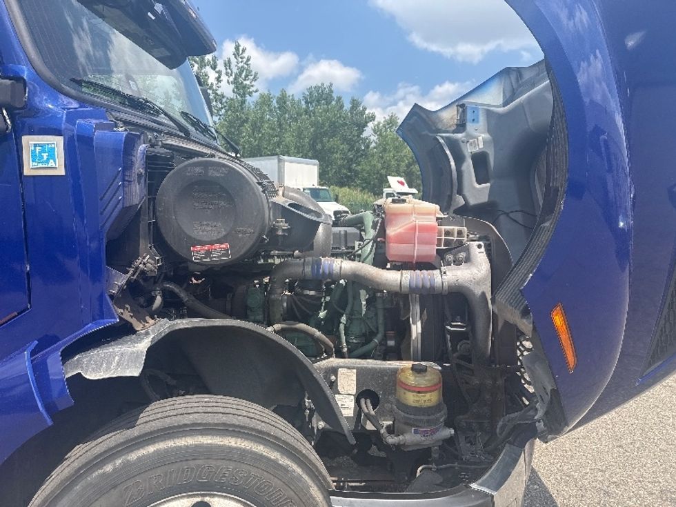 Sleeper Tractor-Heavy Duty Tractors-Volvo-2020-VNL64760-Wixom-MI-355,000\n\t\tmiles-$ 73,250 - Image 20