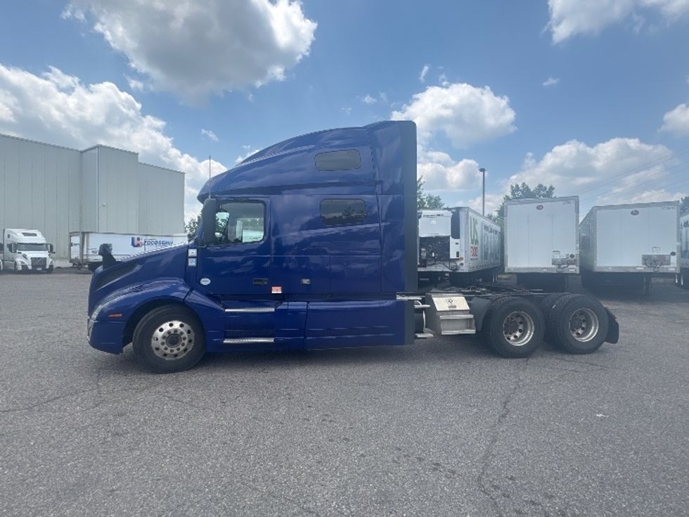 Sleeper Tractor-Heavy Duty Tractors-Volvo-2020-VNL64760-Wixom-MI-355,000\n\t\tmiles-$ 73,250 - Image 4