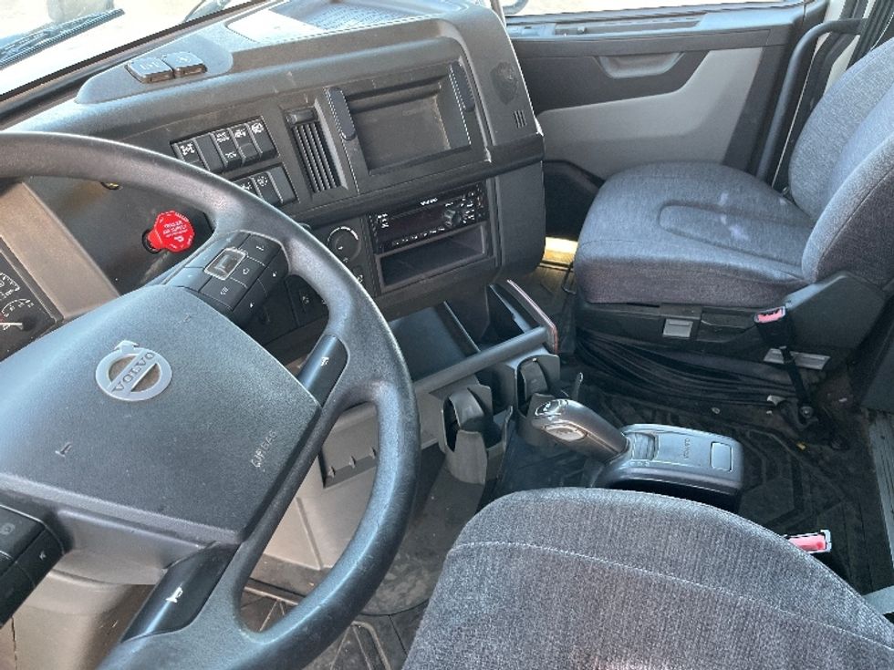 Sleeper Tractor-Heavy Duty Tractors-Volvo-2020-VNL64860-Fresno-CA-436,205\n\t\tmiles-$ 78,750 - Image 10