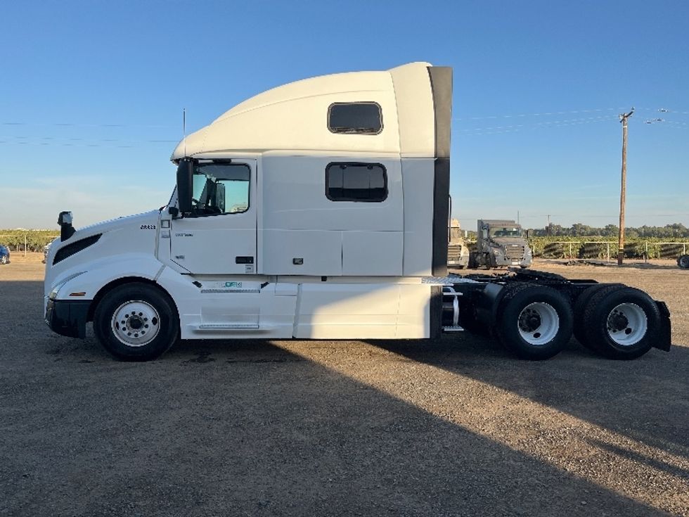 Sleeper Tractor-Heavy Duty Tractors-Volvo-2020-VNL64860-Fresno-CA-436,205\n\t\tmiles-$ 78,750 - Image 4