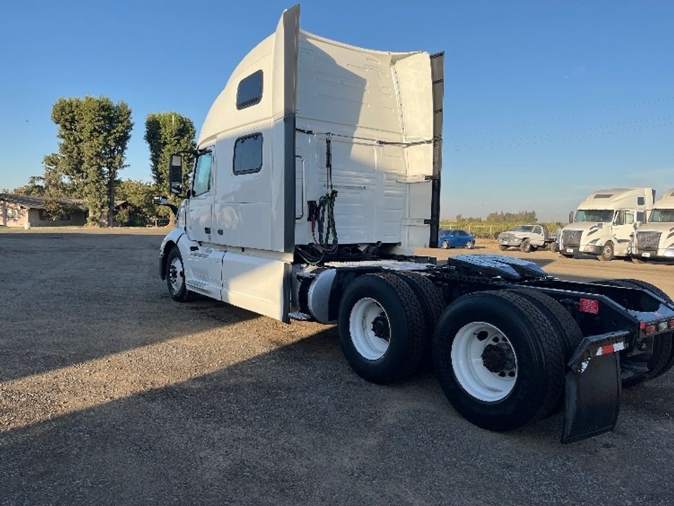 Sleeper Tractor-Heavy Duty Tractors-Volvo-2020-VNL64860-Fresno-CA-436,205\n\t\tmiles-$ 78,750 - Image 5