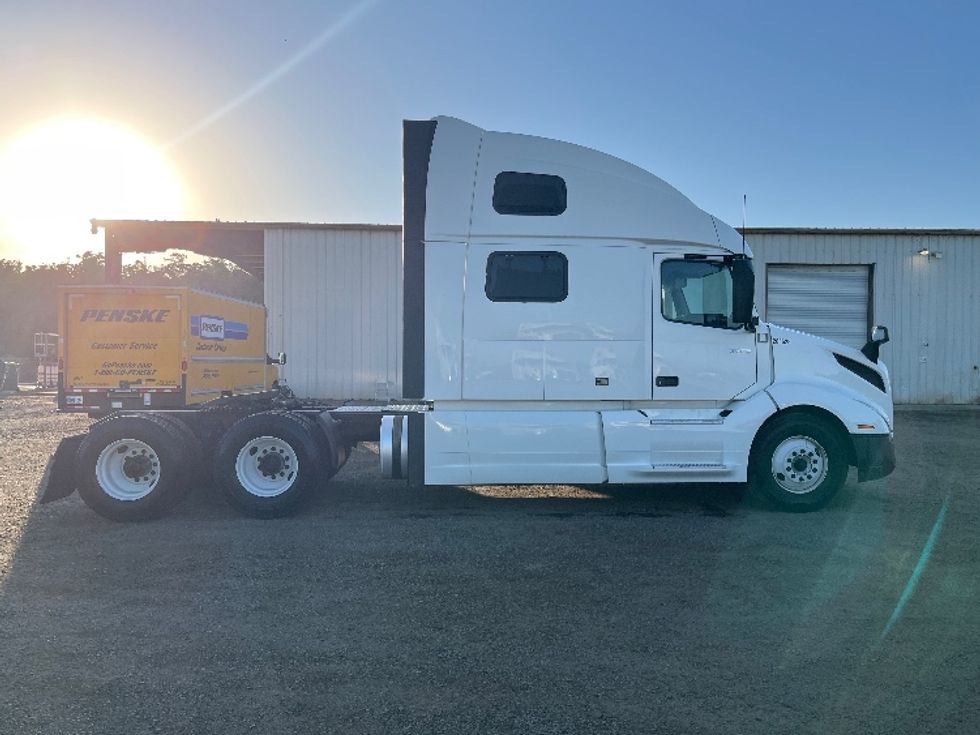 Sleeper Tractor-Heavy Duty Tractors-Volvo-2020-VNL64860-Fresno-CA-436,205\n\t\tmiles-$ 78,750 - Image 8