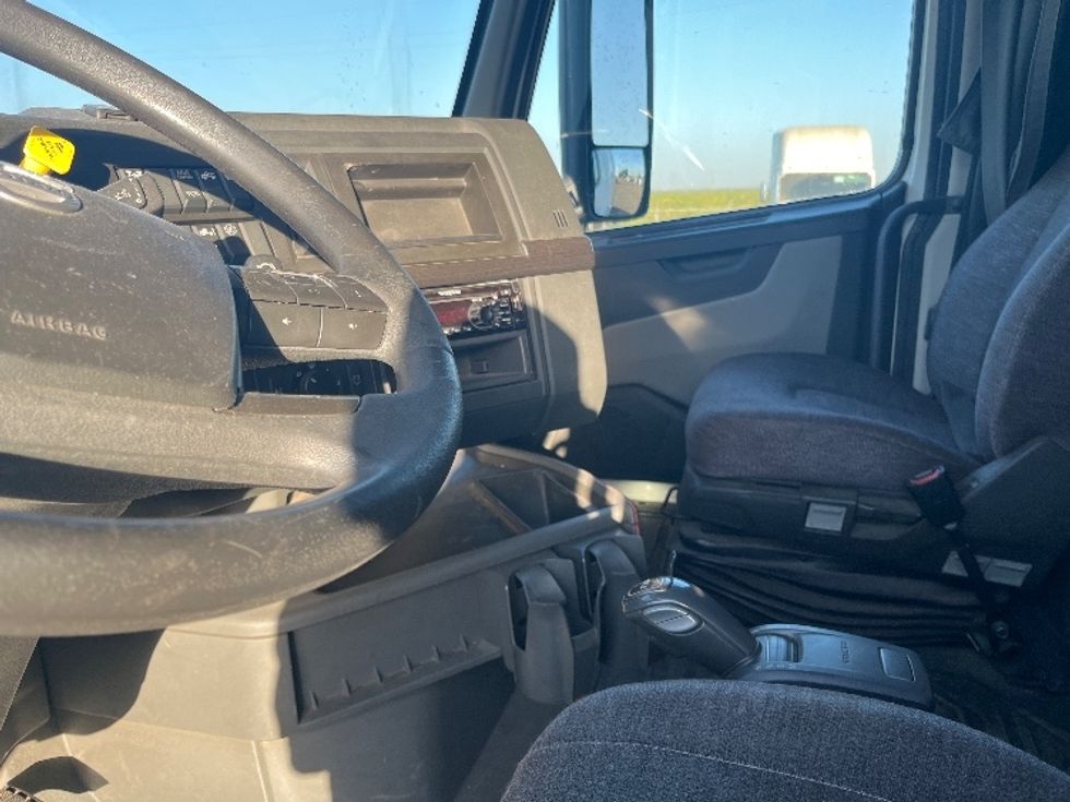 Sleeper Tractor-Heavy Duty Tractors-Volvo-2020-VNL64860-Fresno-CA-441,029\n\t\tmiles-$ 78,500 - Image 10