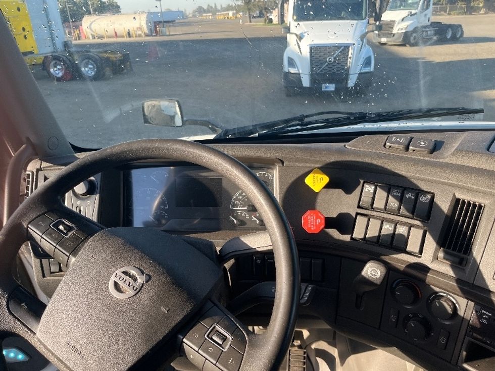 Sleeper Tractor-Heavy Duty Tractors-Volvo-2020-VNL64860-Fresno-CA-441,029\n\t\tmiles-$ 78,500 - Image 11