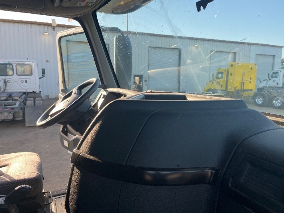 Sleeper Tractor-Heavy Duty Tractors-Volvo-2020-VNL64860-Fresno-CA-441,029\n\t\tmiles-$ 78,500 - Image 15
