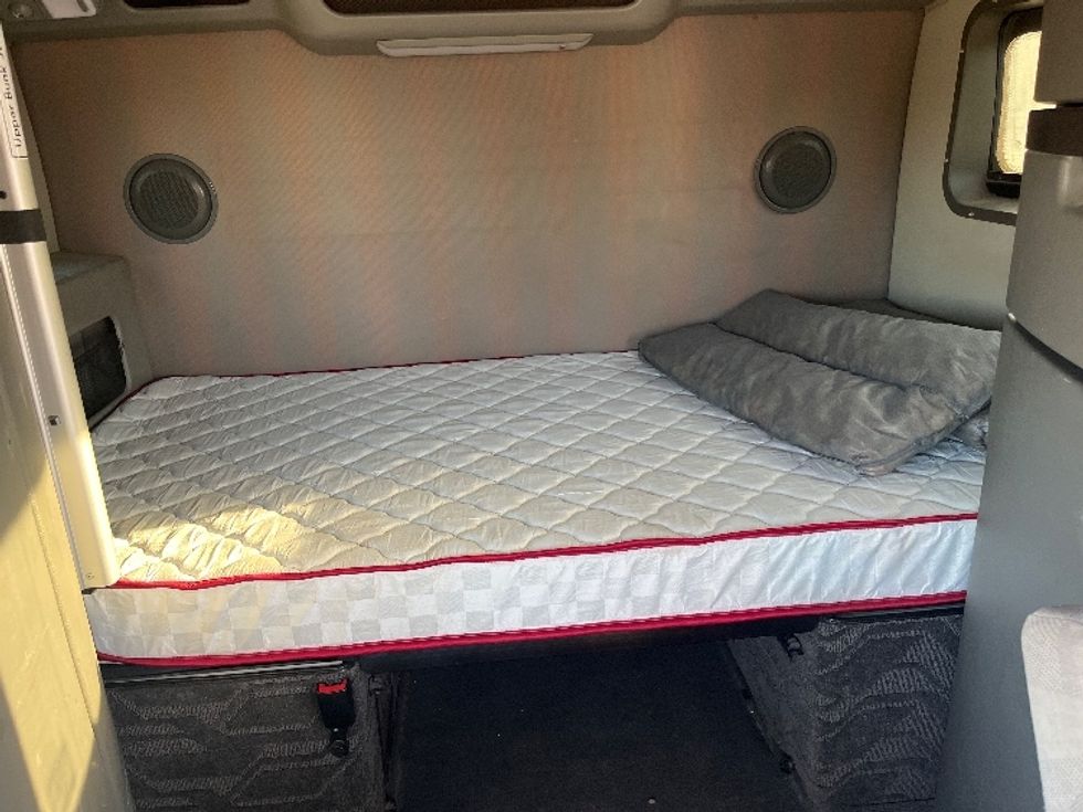 Sleeper Tractor-Heavy Duty Tractors-Volvo-2020-VNL64860-Fresno-CA-441,029\n\t\tmiles-$ 78,500 - Image 16