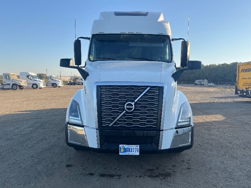Sleeper Tractor-Heavy Duty Tractors-Volvo-2020-VNL64860-Fresno-CA-441,029\n\t\tmiles-$ 78,500 - Image 2