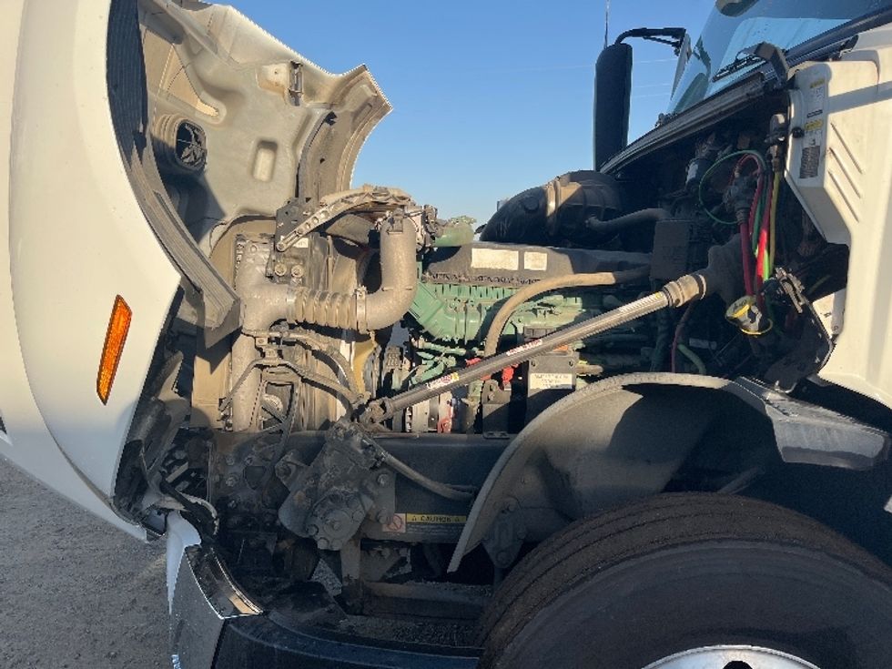 Sleeper Tractor-Heavy Duty Tractors-Volvo-2020-VNL64860-Fresno-CA-441,029\n\t\tmiles-$ 78,500 - Image 21