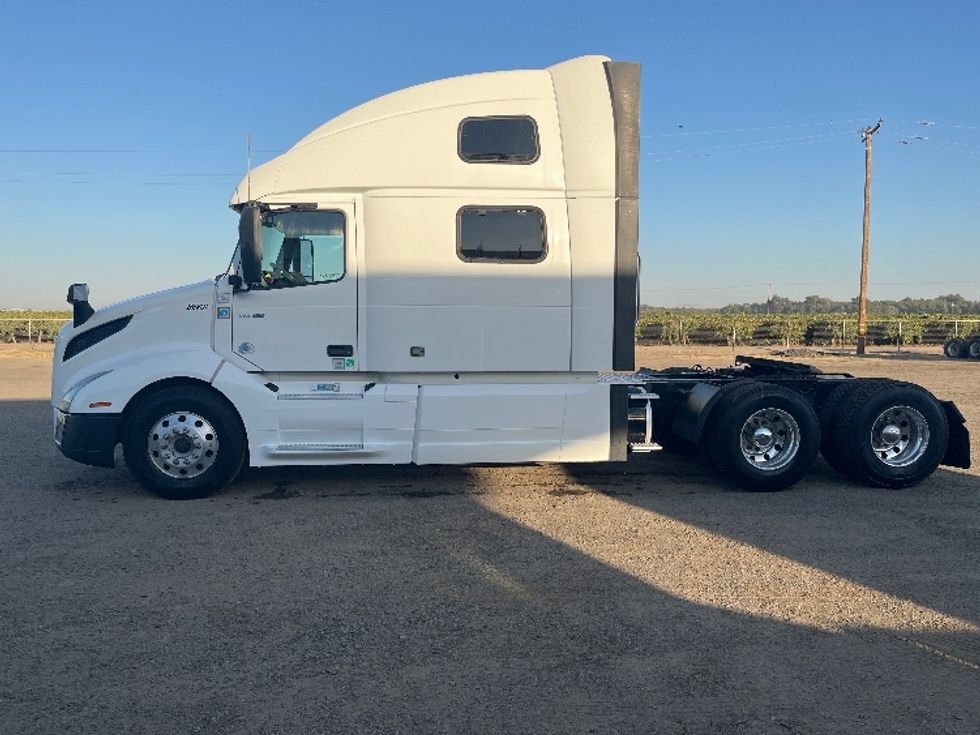 Sleeper Tractor-Heavy Duty Tractors-Volvo-2020-VNL64860-Fresno-CA-441,029\n\t\tmiles-$ 78,500 - Image 4