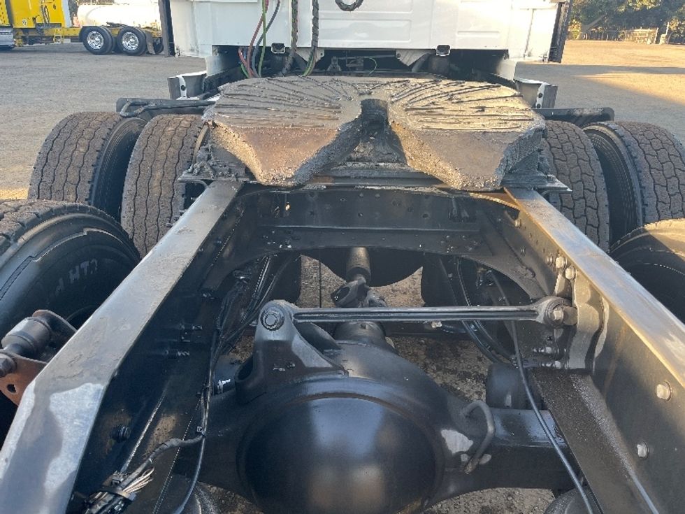 Sleeper Tractor-Heavy Duty Tractors-Volvo-2020-VNL64860-Fresno-CA-441,029\n\t\tmiles-$ 78,500 - Image 6