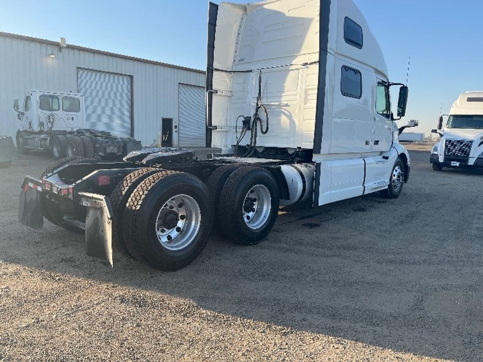 Sleeper Tractor-Heavy Duty Tractors-Volvo-2020-VNL64860-Fresno-CA-441,029\n\t\tmiles-$ 78,500 - Image 7