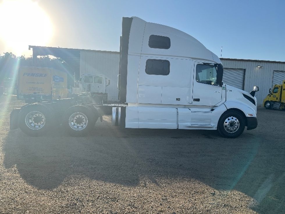 Sleeper Tractor-Heavy Duty Tractors-Volvo-2020-VNL64860-Fresno-CA-441,029\n\t\tmiles-$ 78,500 - Image 8