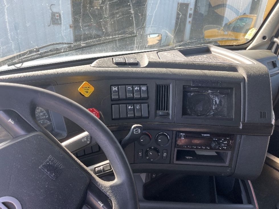 Sleeper Tractor-Heavy Duty Tractors-Volvo-2020-VNL64860-Fresno-CA-441,242\n\t\tmiles-$ 80,000 - Image 12
