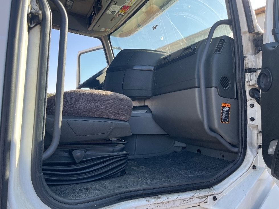 Sleeper Tractor-Heavy Duty Tractors-Volvo-2020-VNL64860-Fresno-CA-441,242\n\t\tmiles-$ 80,000 - Image 13