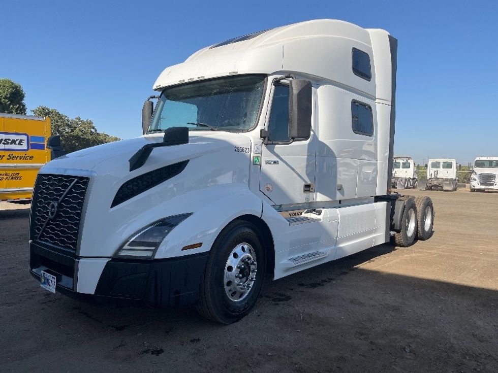Sleeper Tractor-Heavy Duty Tractors-Volvo-2020-VNL64860-Fresno-CA-441,242\n\t\tmiles-$ 80,000 - Image 3