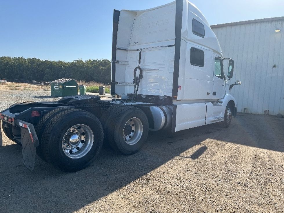 Sleeper Tractor-Heavy Duty Tractors-Volvo-2020-VNL64860-Fresno-CA-441,242\n\t\tmiles-$ 80,000 - Image 7