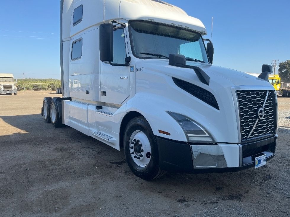 Sleeper Tractor-Heavy Duty Tractors-Volvo-2020-VNL64860-Fresno-CA-473,934\n\t\tmiles-$ 71,250 - Image 1