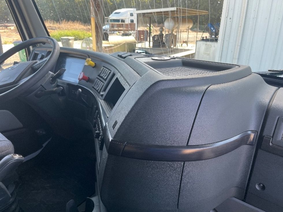 Sleeper Tractor-Heavy Duty Tractors-Volvo-2020-VNL64860-Fresno-CA-473,934\n\t\tmiles-$ 71,250 - Image 15