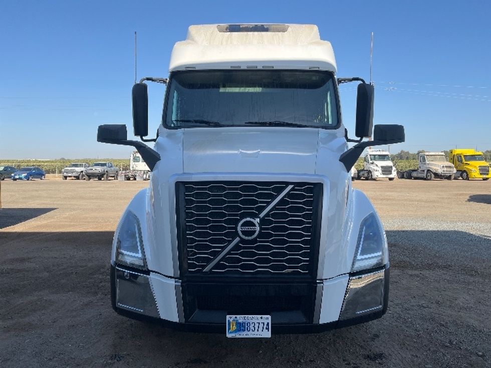 Sleeper Tractor-Heavy Duty Tractors-Volvo-2020-VNL64860-Fresno-CA-473,934\n\t\tmiles-$ 71,250 - Image 2