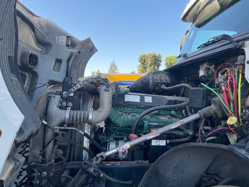 Sleeper Tractor-Heavy Duty Tractors-Volvo-2020-VNL64860-Fresno-CA-473,934\n\t\tmiles-$ 71,250 - Image 21