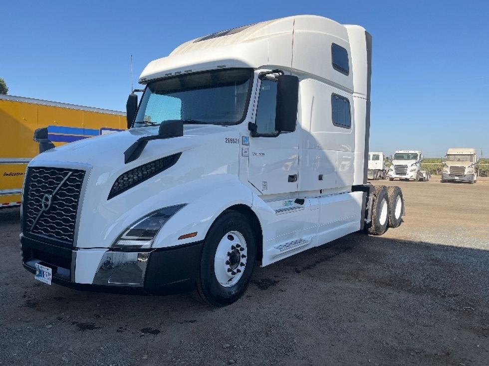 Sleeper Tractor-Heavy Duty Tractors-Volvo-2020-VNL64860-Fresno-CA-473,934\n\t\tmiles-$ 71,250 - Image 3
