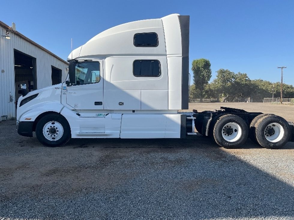 Sleeper Tractor-Heavy Duty Tractors-Volvo-2020-VNL64860-Fresno-CA-473,934\n\t\tmiles-$ 71,250 - Image 4