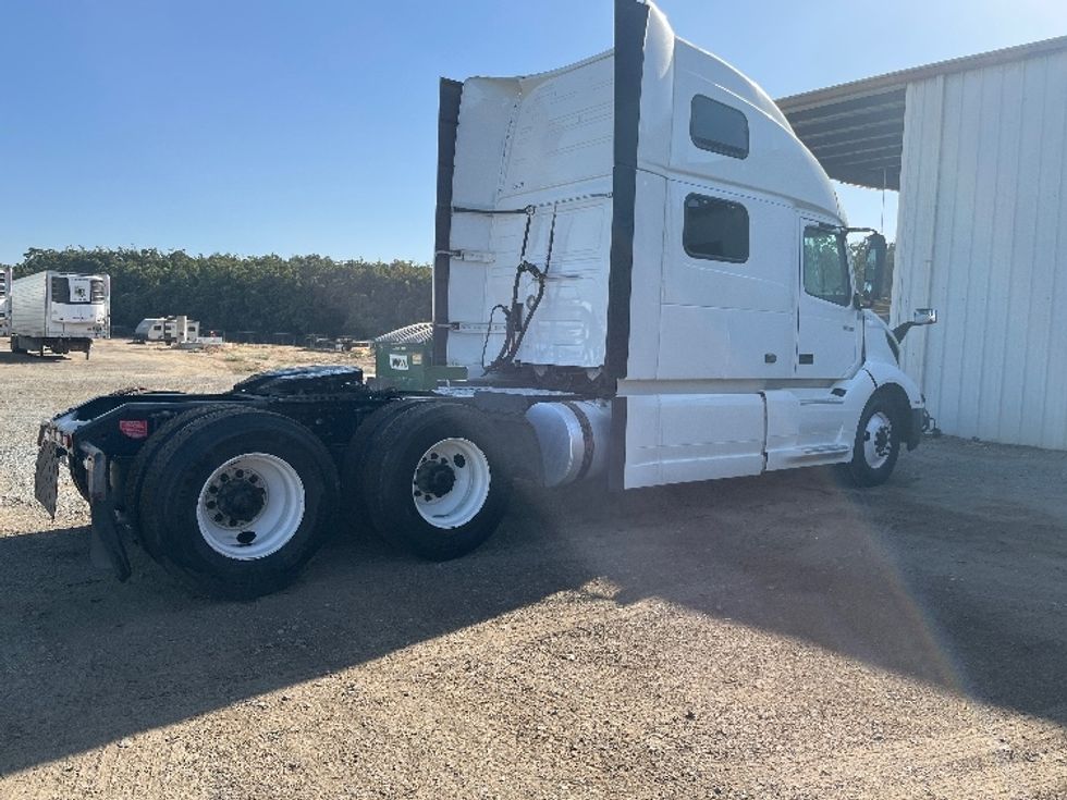 Sleeper Tractor-Heavy Duty Tractors-Volvo-2020-VNL64860-Fresno-CA-473,934\n\t\tmiles-$ 71,250 - Image 7