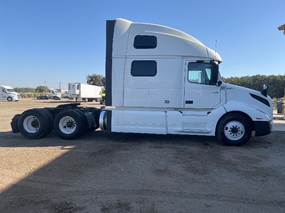 Sleeper Tractor-Heavy Duty Tractors-Volvo-2020-VNL64860-Fresno-CA-473,934\n\t\tmiles-$ 71,250 - Image 8