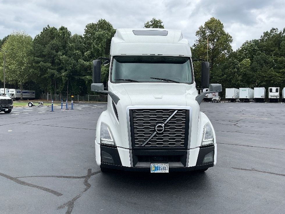 2020 Volvo Truck VNL photo 2