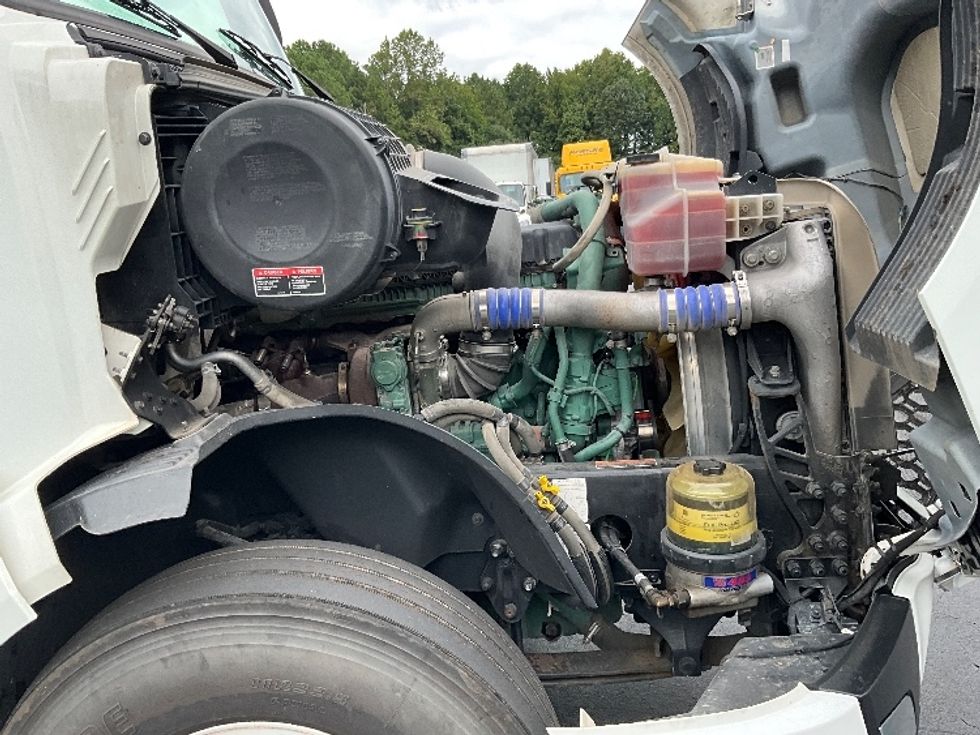 Sleeper Tractor-Heavy Duty Tractors-Volvo-2020-VNL64860-Kennesaw-GA-405,131\n\t\tmiles-$ 80,000 - Image 20