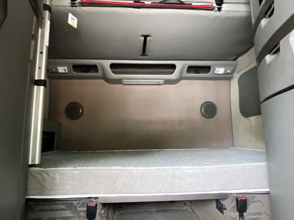 Sleeper Tractor-Heavy Duty Tractors-Volvo-2020-VNL64860-Kennesaw-GA-453,339\n\t\tmiles-$ 77,000 - Image 16