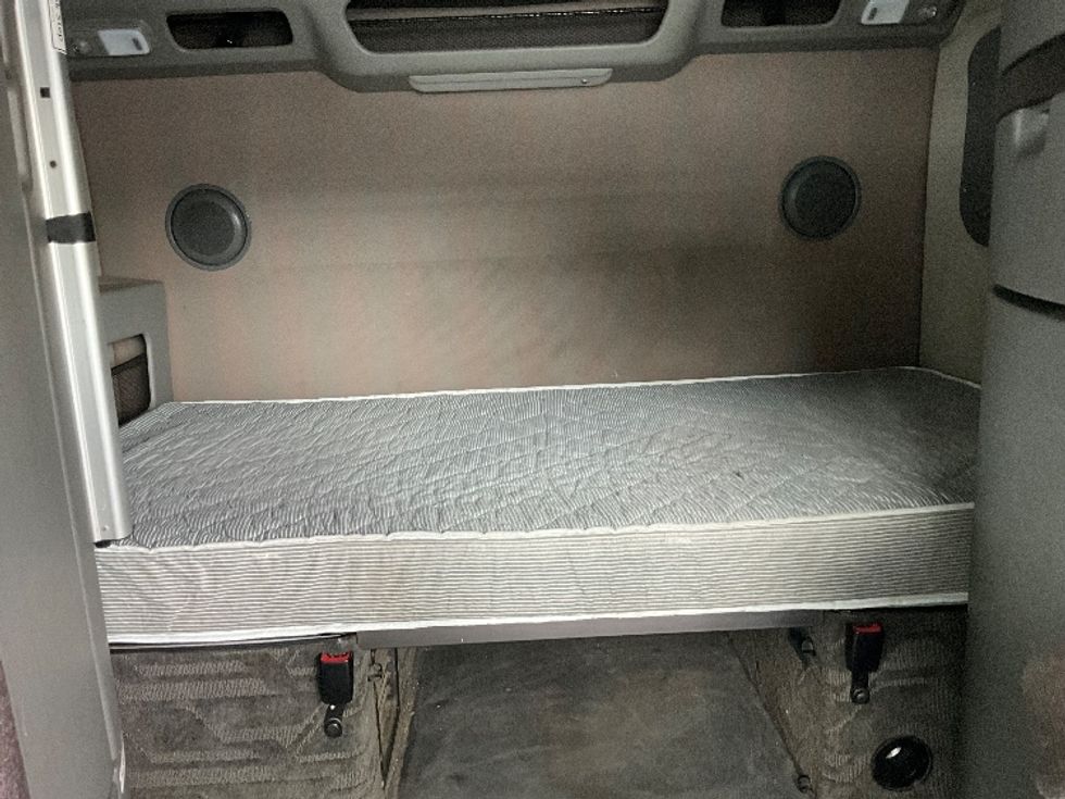 Sleeper Tractor-Heavy Duty Tractors-Volvo-2020-VNL64860-Kennesaw-GA-453,339\n\t\tmiles-$ 77,000 - Image 17