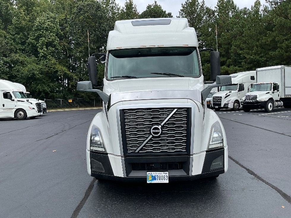 Sleeper Tractor-Heavy Duty Tractors-Volvo-2020-VNL64860-Kennesaw-GA-453,339\n\t\tmiles-$ 77,000 - Image 2