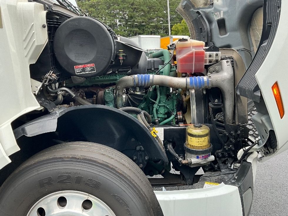 Sleeper Tractor-Heavy Duty Tractors-Volvo-2020-VNL64860-Kennesaw-GA-453,339\n\t\tmiles-$ 77,000 - Image 20