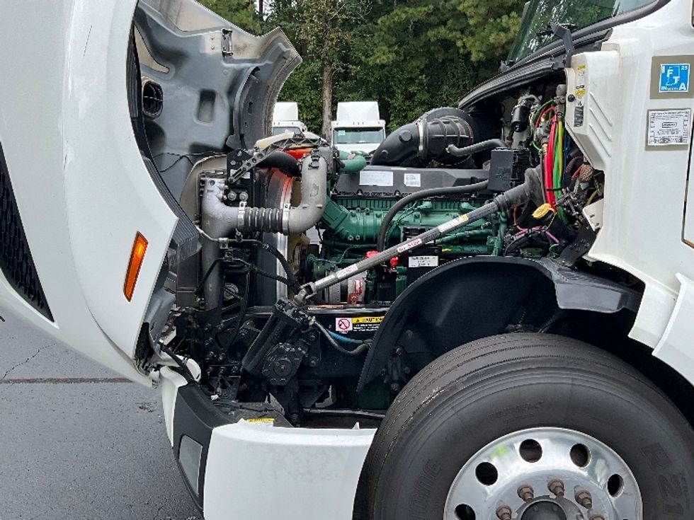 Sleeper Tractor-Heavy Duty Tractors-Volvo-2020-VNL64860-Kennesaw-GA-453,339\n\t\tmiles-$ 77,000 - Image 21