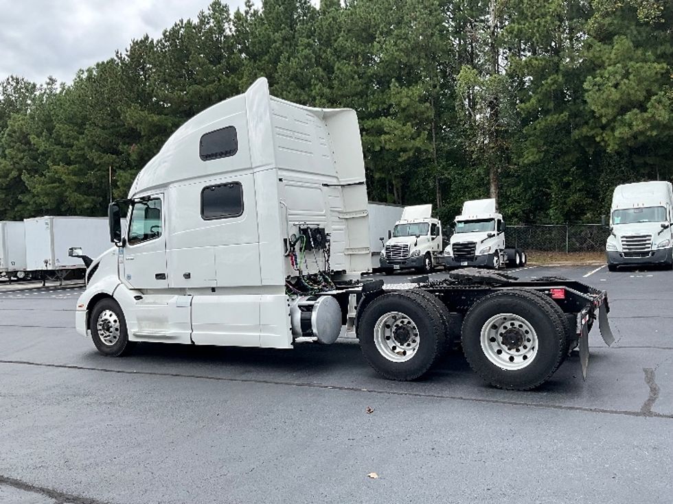 Sleeper Tractor-Heavy Duty Tractors-Volvo-2020-VNL64860-Kennesaw-GA-453,339\n\t\tmiles-$ 77,000 - Image 5