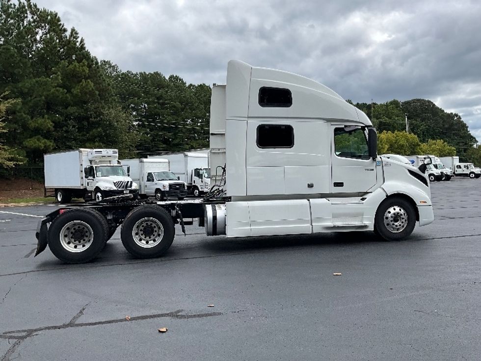 Sleeper Tractor-Heavy Duty Tractors-Volvo-2020-VNL64860-Kennesaw-GA-453,339\n\t\tmiles-$ 77,000 - Image 8