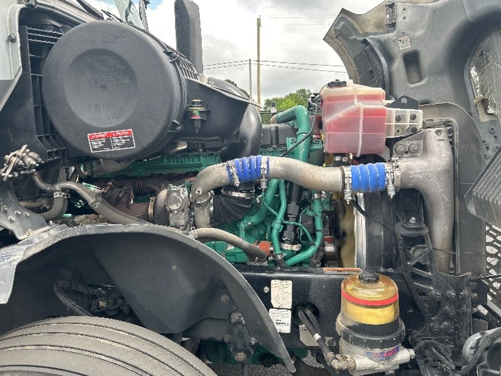 Sleeper Tractor-Heavy Duty Tractors-Volvo-2020-VNL64860-Lowell-AR-742,577\n\t\tmiles-$ 54,000 - Image 20