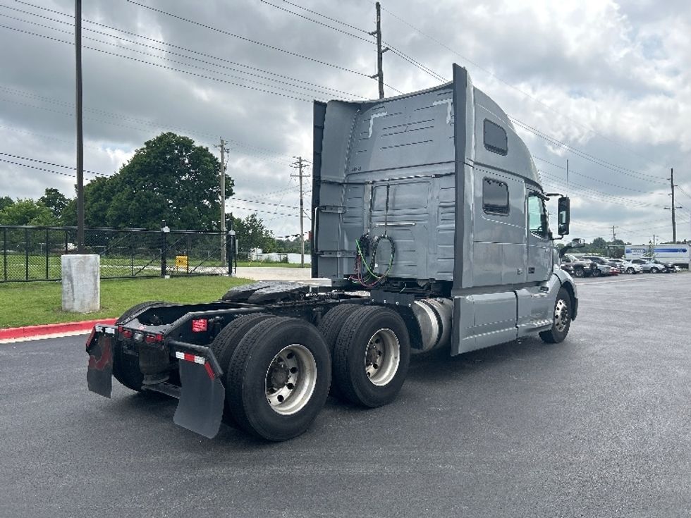 Sleeper Tractor-Heavy Duty Tractors-Volvo-2020-VNL64860-Lowell-AR-742,577\n\t\tmiles-$ 54,000 - Image 7