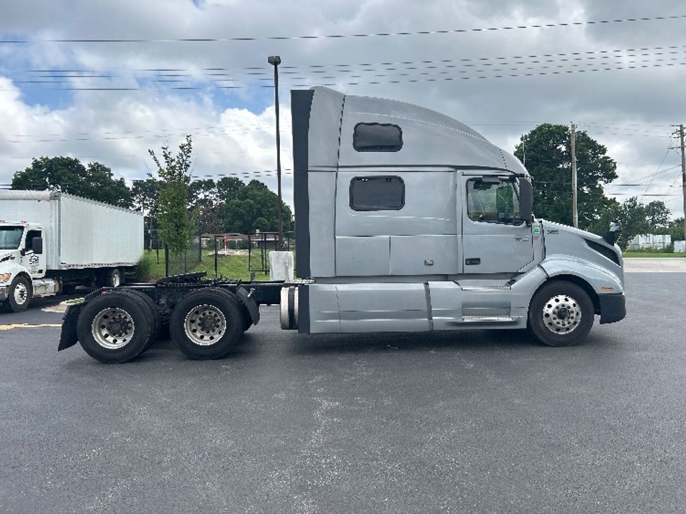 Sleeper Tractor-Heavy Duty Tractors-Volvo-2020-VNL64860-Lowell-AR-742,577\n\t\tmiles-$ 54,000 - Image 8