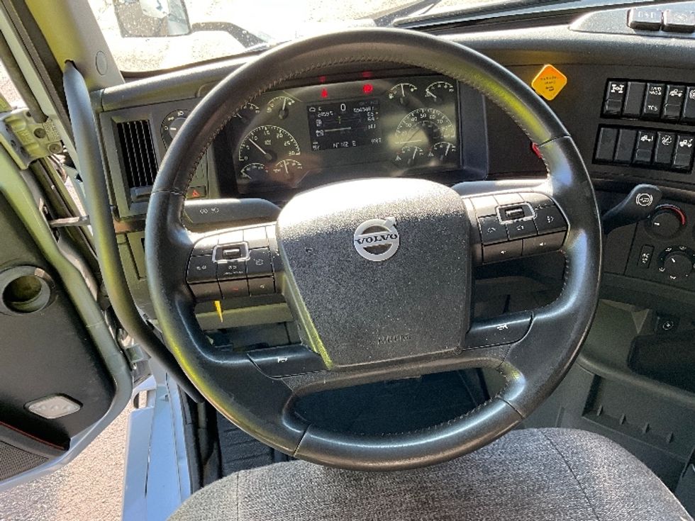 Sleeper Tractor-Heavy Duty Tractors-Volvo-2020-VNL64860-Portland-OR-594,348\n\t\tmiles-$ 70,250 - Image 11