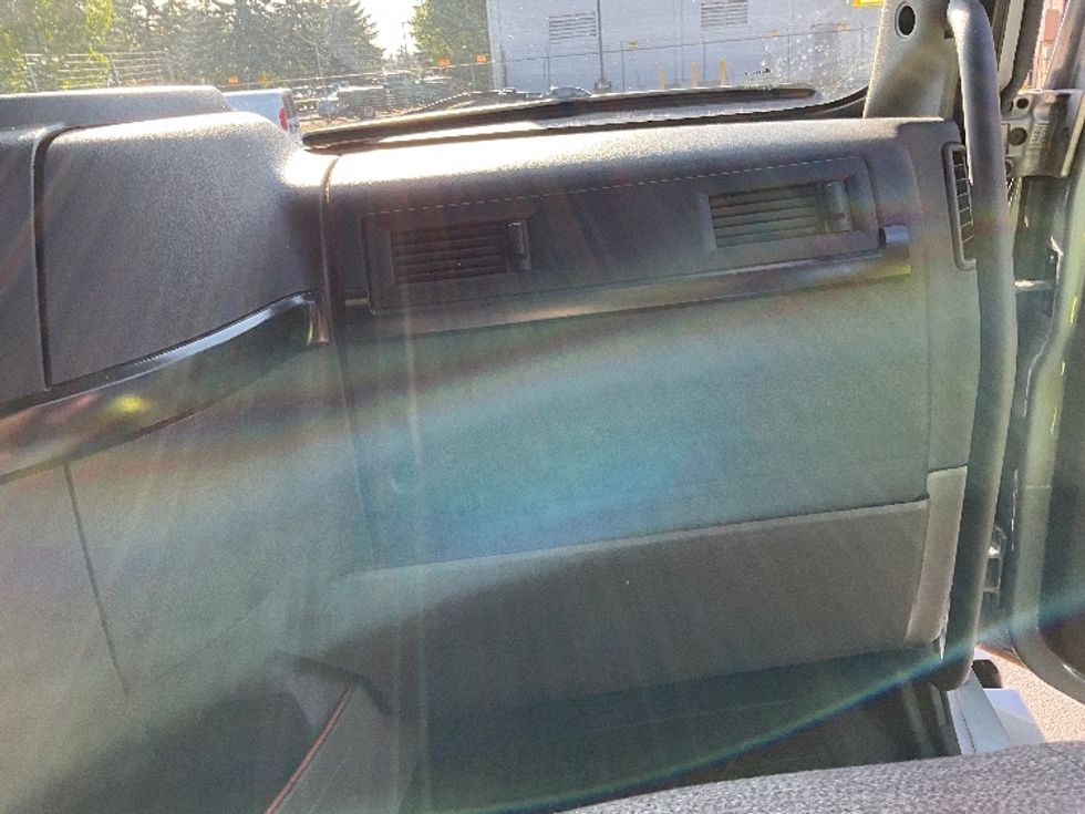 Sleeper Tractor-Heavy Duty Tractors-Volvo-2020-VNL64860-Portland-OR-594,348\n\t\tmiles-$ 70,250 - Image 14