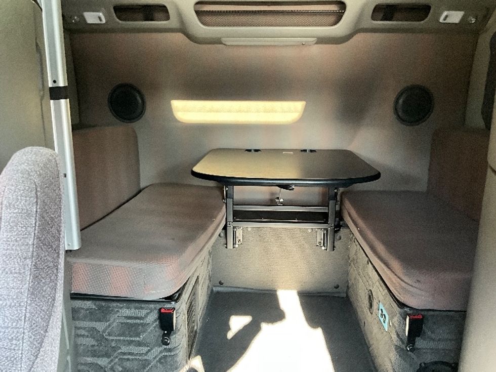 Sleeper Tractor-Heavy Duty Tractors-Volvo-2020-VNL64860-Portland-OR-594,348\n\t\tmiles-$ 70,250 - Image 16